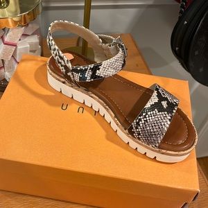 Brand new size 7 sandals